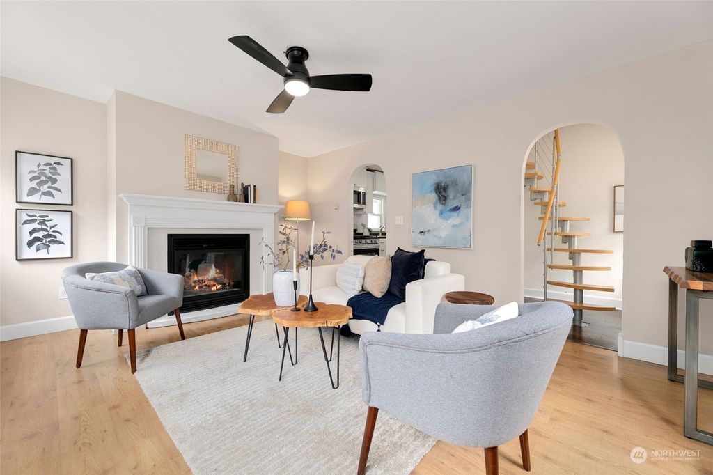 Photo of 9014 20th Avenue NE, Seattle, WA 98115 (MLS # 2197692)