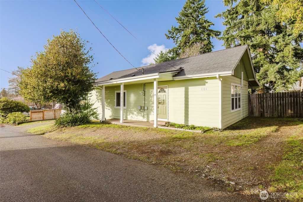 Photo of 1104 E 31st Street, Bremerton, WA 98310 (MLS # 2460096)