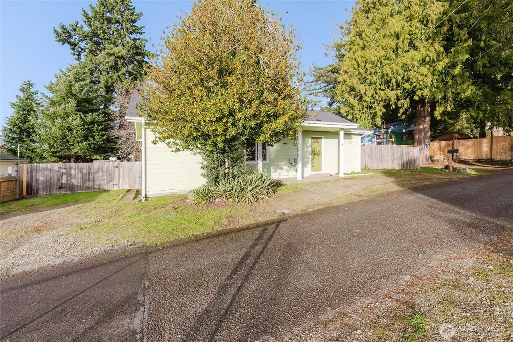 Photo of 1104 E 31st Street, Bremerton, WA 98310 (MLS # 2460096)