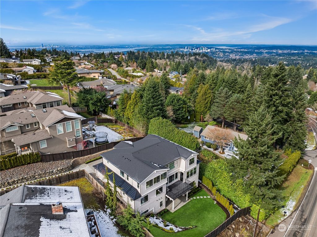 Photo of 15026 SE 51st Street, Bellevue, WA 98006 (MLS # 2205224)