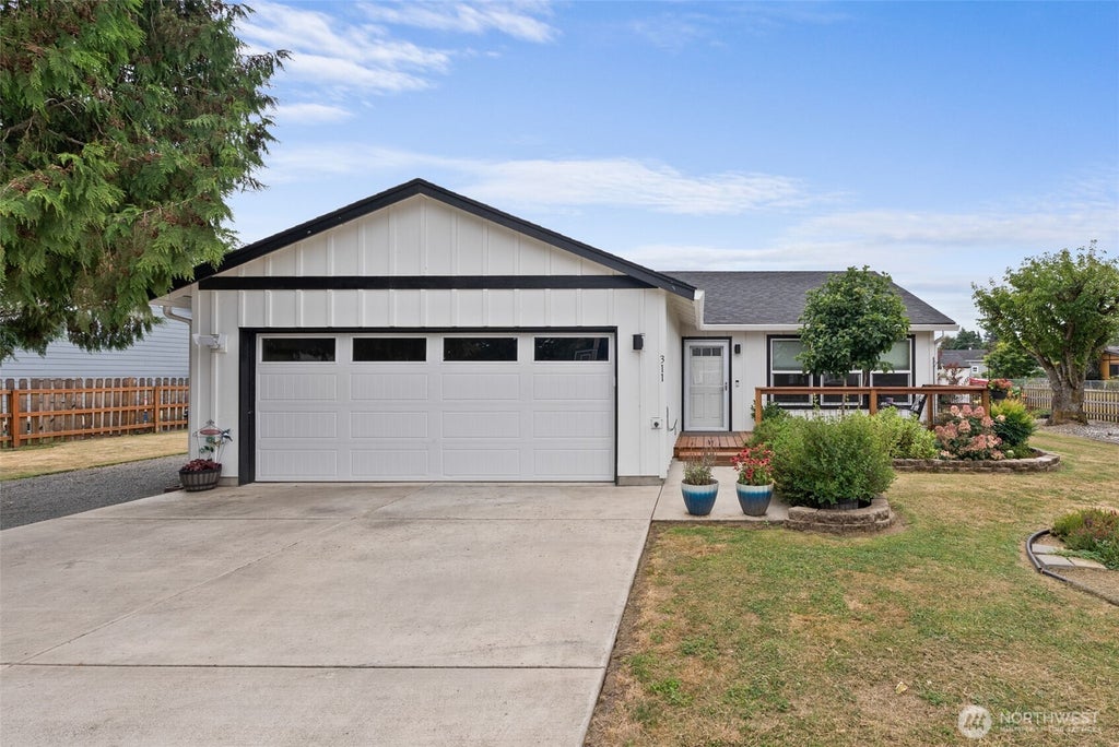 Photo of 311 Pine Street, Toledo, WA 98591 (MLS # 2577583)