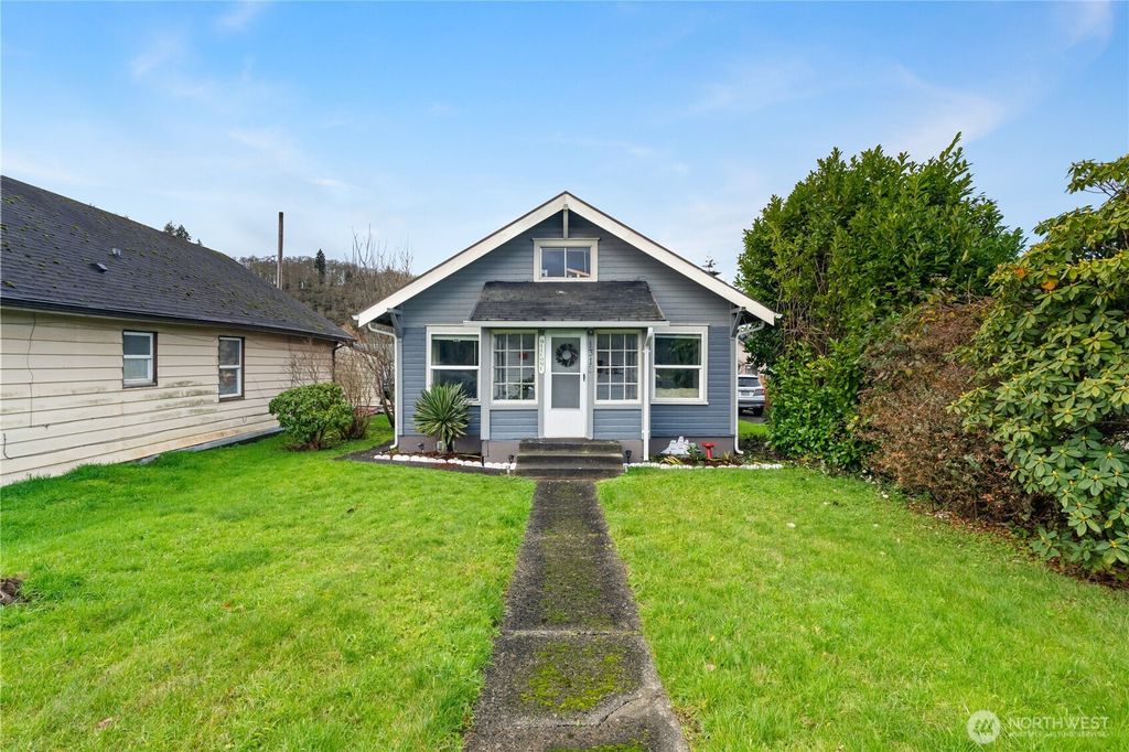Photo of 1313 Lincoln Street, Hoquiam, WA 98550 (MLS # 2467846)