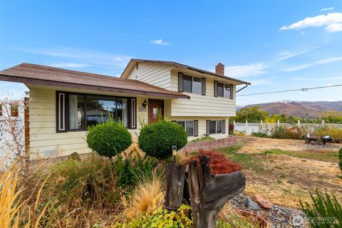 Photo of 1102 Carolyn Street SE, East Wenatchee, WA 98802 (MLS # 2443736)