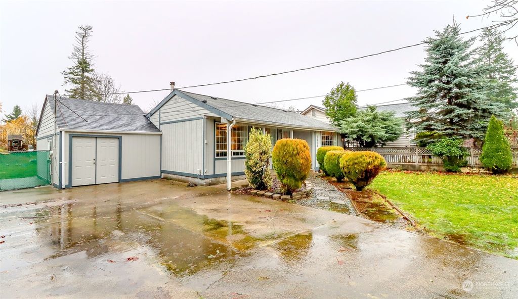 Photo of 1316 S 279th Street, Des Moines, WA 98198 (MLS # 2184376)
