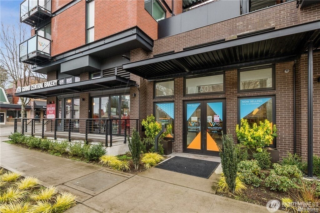 Photo of 1601 N 45th Street #307, Seattle, WA 98103 (MLS # 2574738)