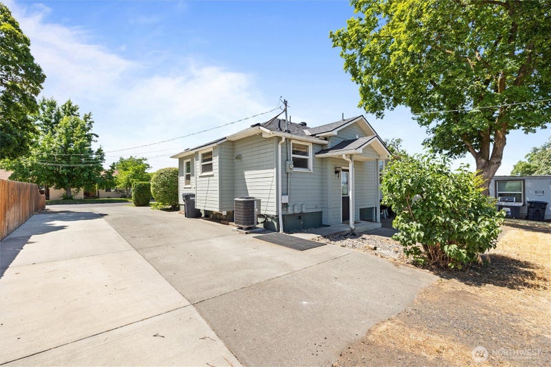 26 SW 13TH