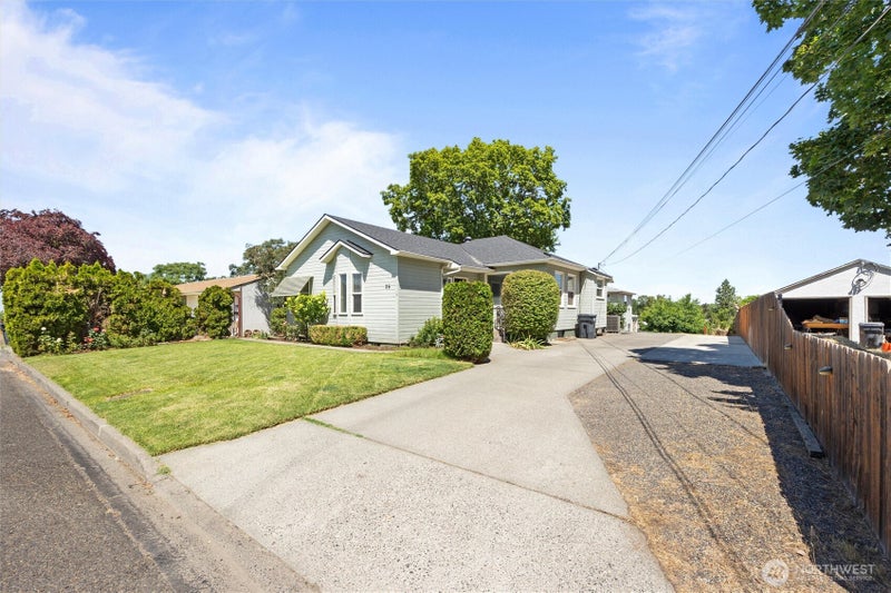 26 SW 13TH