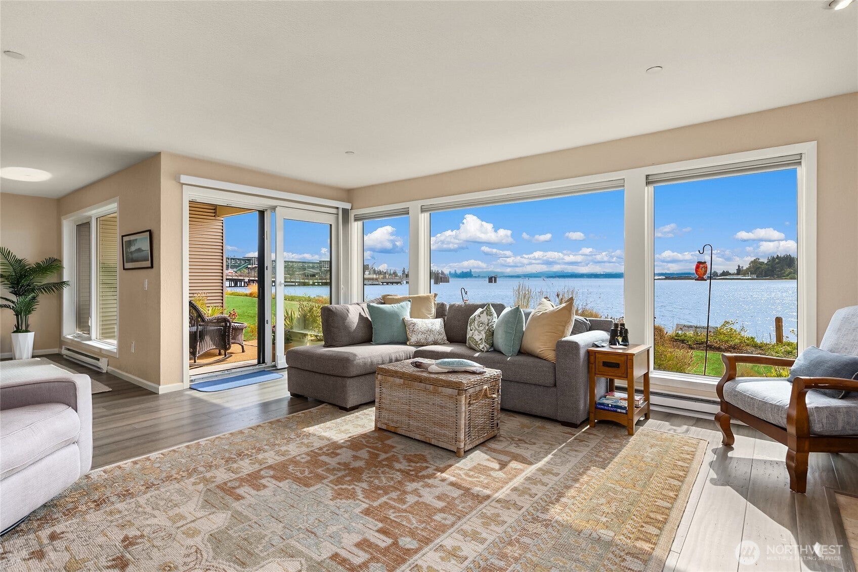 428 Harborview Drive SE 114