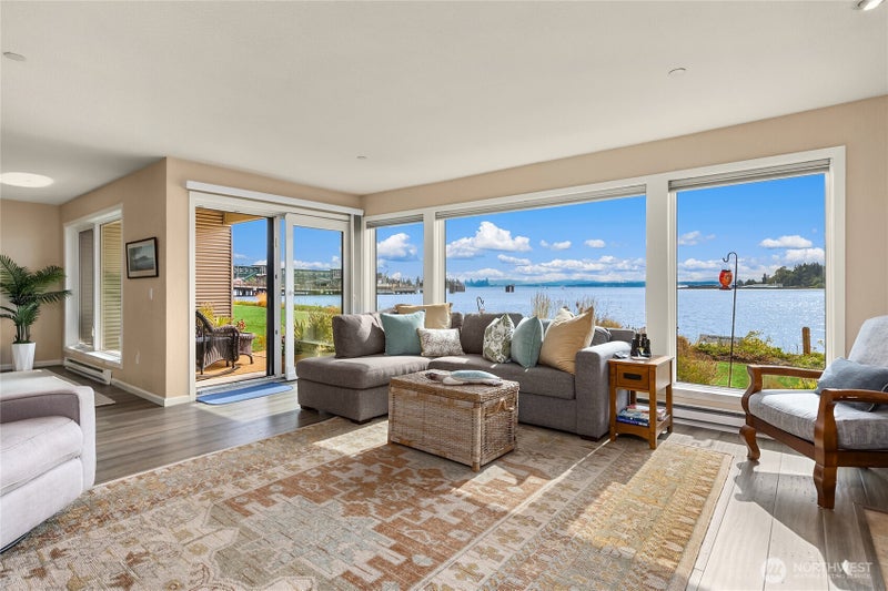 428 Harborview Drive SE 114