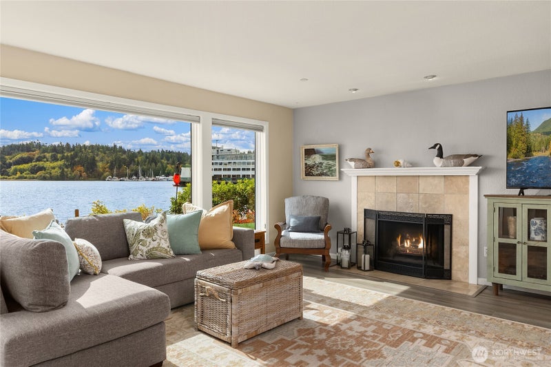 428 Harborview Drive SE 114