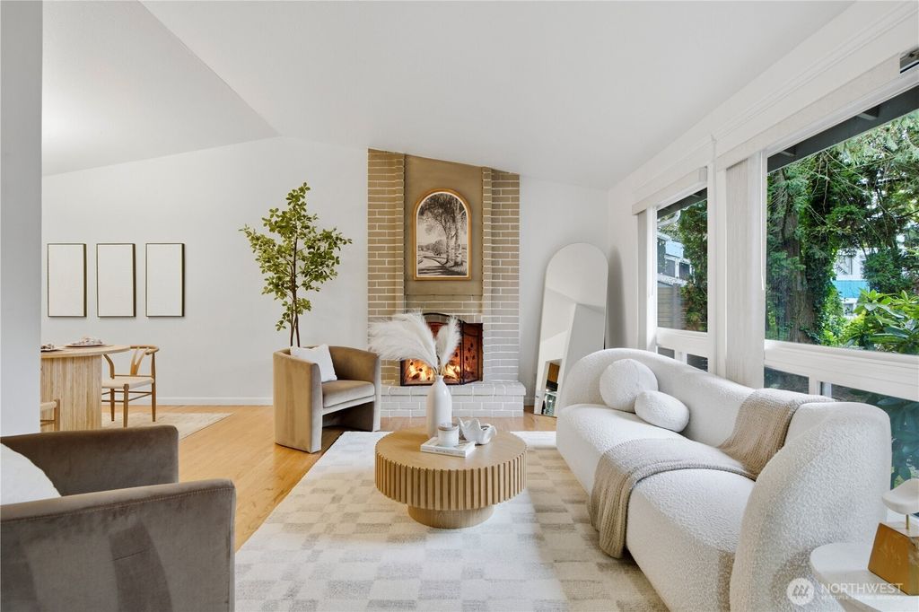 Photo of 12211 NE 139th Place, Kirkland, WA 98034 (MLS # 2503229)