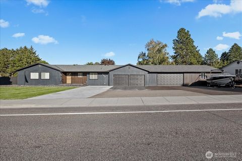 Photo of 509 S Kellogg St St, Kennewick, WA 99336 (MLS # 2438342)