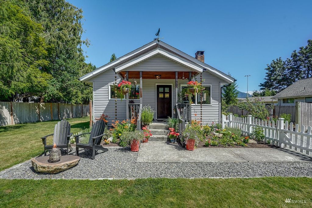 Photo of 8850 Falls Avenue SE, Snoqualmie, WA 98065 (MLS # 1980978)