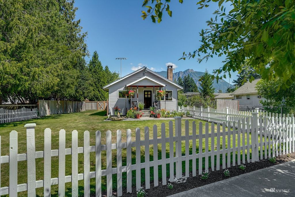Photo of 8850 Falls Avenue SE, Snoqualmie, WA 98065 (MLS # 1980978)