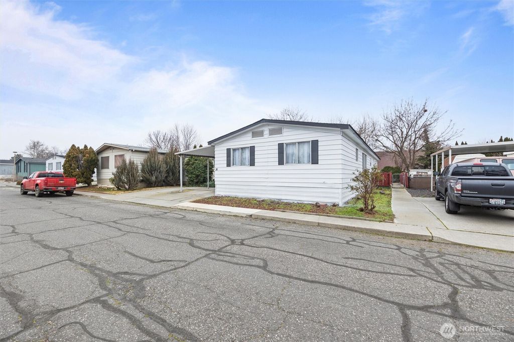 Photo of 36 Mercury Drive, Richland, WA 99354 (MLS # 2470446)