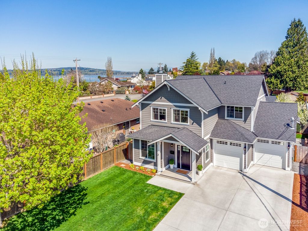 Photo of 1609 5th Street, Everett, WA 98201 (MLS # 2338942)