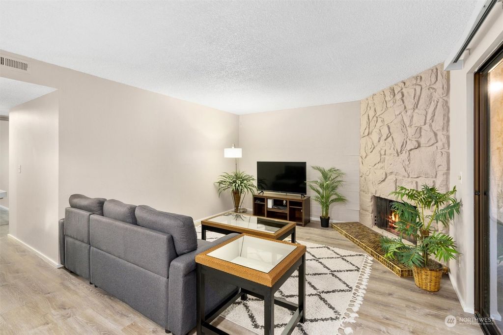 Photo of 14510 124th Avenue NE #E35, Kirkland, WA 98034 (MLS # 2171153)