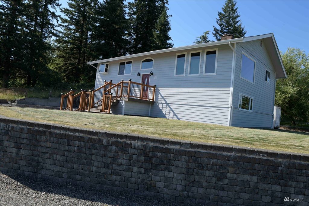 Photo of 27202 SE 416th Street, Enumclaw, WA 98022 (MLS # 1957945)
