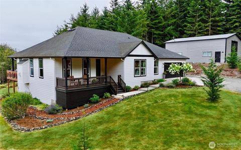 Photo of 140 Grand Ridge Road, Toutle, WA 98649 (MLS # 2403715)