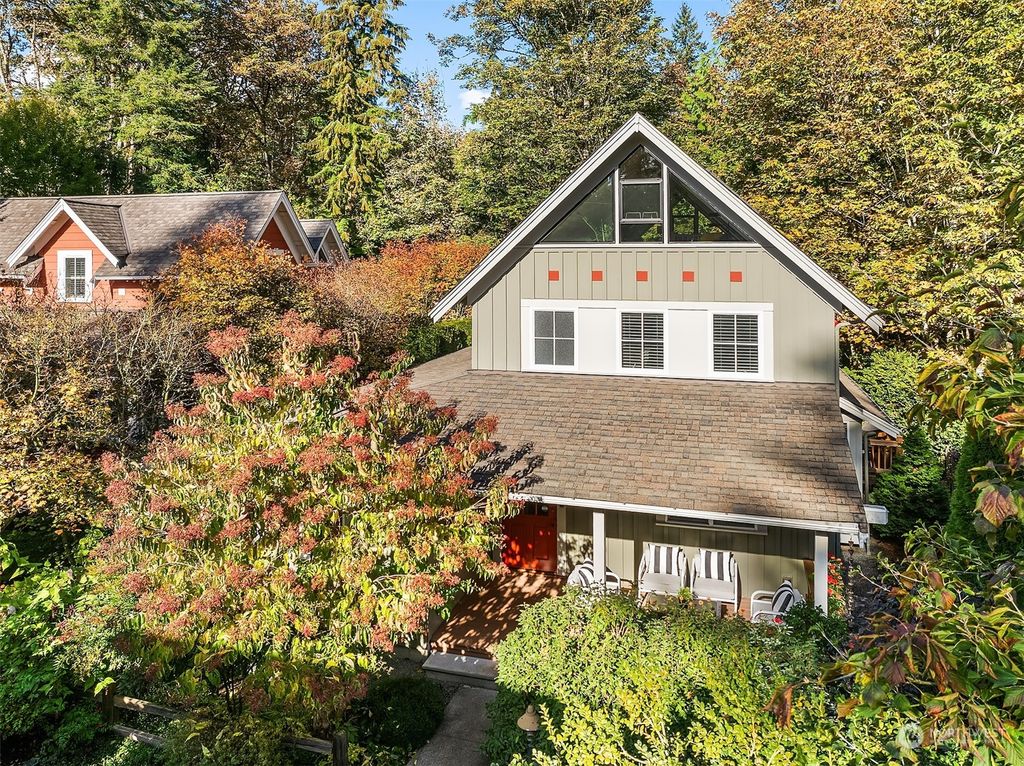 Photo of 13414 NE 111 Court, Redmond, WA 98052 (MLS # 2309109)