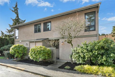 Photo of 10002 NE 138th Place #T1, Kirkland, WA 98034 (MLS # 2442424)