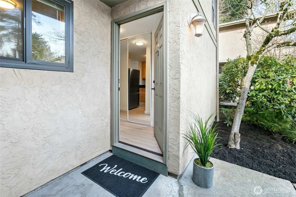 Photo of 10002 NE 138th Place #T1, Kirkland, WA 98034 (MLS # 2442424)