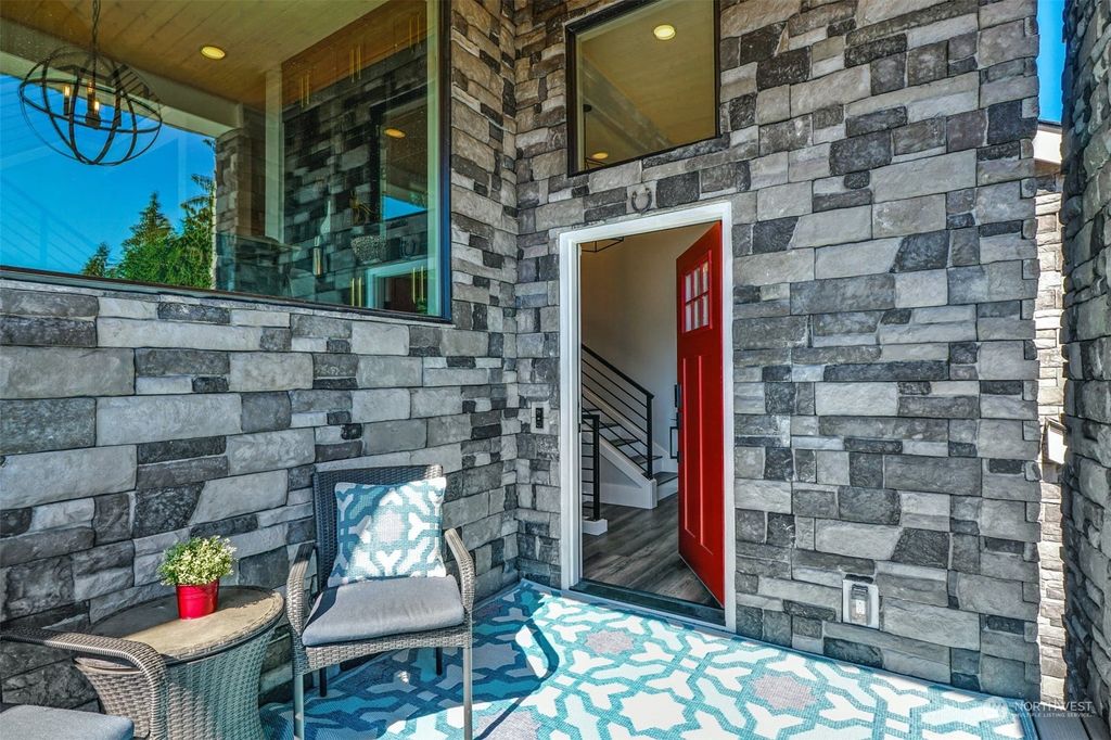 Photo of 22343 NE 18th Street, Sammamish, WA 98074 (MLS # 2199146)