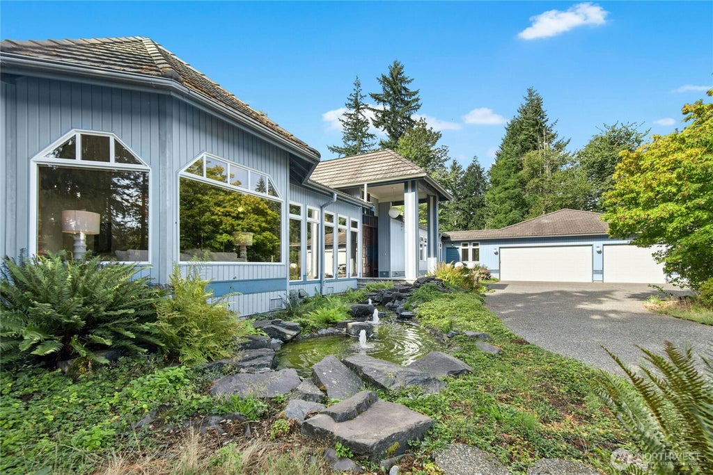 Photo of 25725 NE 80th Street, Redmond, WA 98053 (MLS # 2578667)