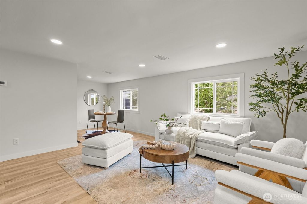 Photo of 6633 S 118th Street, Seattle, WA 98178 (MLS # 2405299)