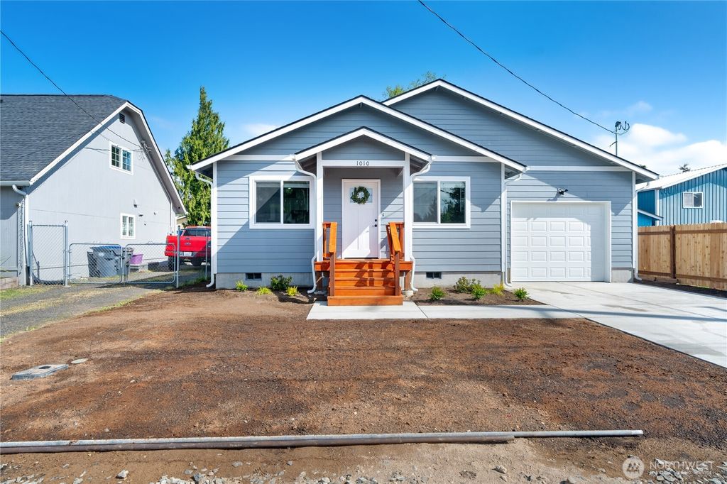 Photo of 1010 Macfarlane Street, Aberdeen, WA 98520 (MLS # 2517391)