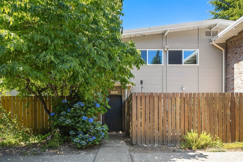 Photo of 12252 SE 59th Street #U134, Bellevue, WA 98006 (MLS # 2147382)