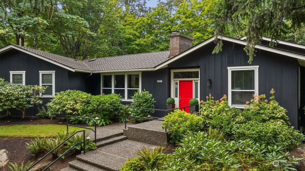 Photo of 2001 77th Avenue NE, Medina, WA 98039 (MLS # 2293625)