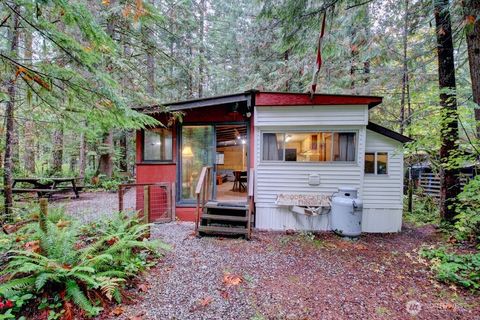 Photo of 89 Sunset Circle, Deming, WA 98244 (MLS # 2446554)