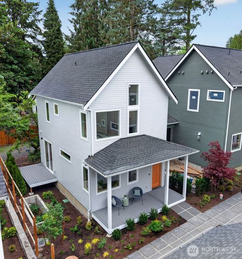 Photo of 11739 40th Avenue NE #B, Seattle, WA 98125 (MLS # 2529897)