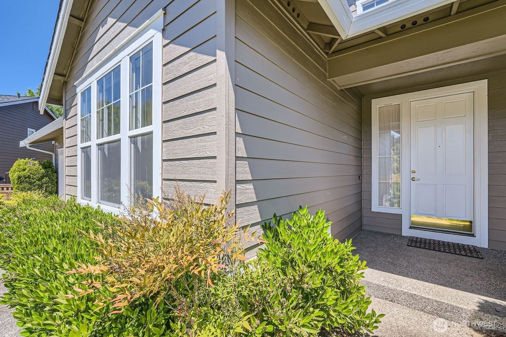 Photo of 24036 SE 10th Court, Sammamish, WA 98075 (MLS # 2386020)
