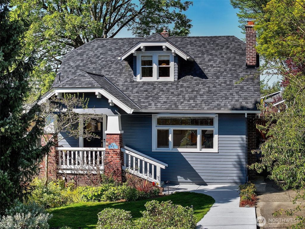 Photo of 1914 E Lynn Street, Seattle, WA 98112 (MLS # 2360331)