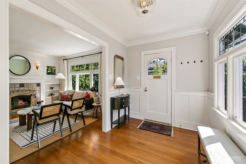 Photo of 1914 E Lynn Street, Seattle, WA 98112 (MLS # 2360331)