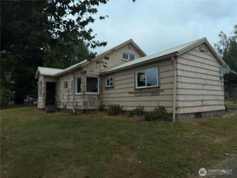 Photo of 1507 Park Avenue, Raymond, WA 98577 (MLS # 2559654)
