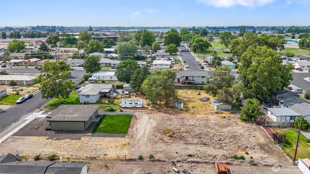 Photo of 721 S Winona Street, Moses Lake, WA 98837 (MLS # 2492163)