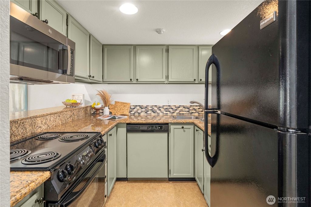 Photo of 7280 W Lake Sammamish Parkway NE #4-206, Redmond, WA 98052 (MLS # 2414002)