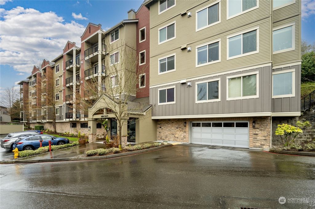 Photo of 6800 132nd Place SE #E301, Newcastle, WA 98059 (MLS # 2052832)