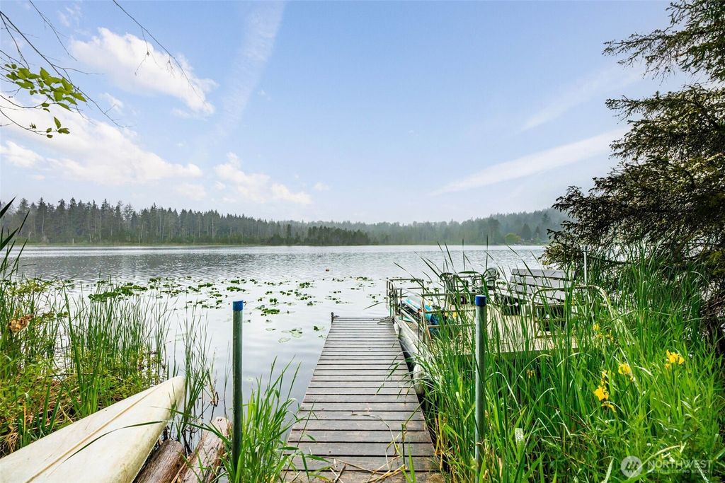 Photo of 18603 E Spring Lake Drive SE, Renton, WA 98058 (MLS # 2530821)