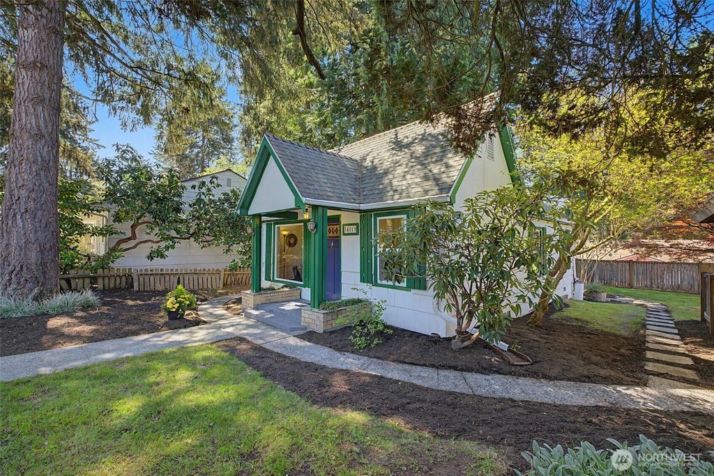 Photo of 14019 23rd Avenue NE, Seattle, WA 98125 (MLS # 2515104)