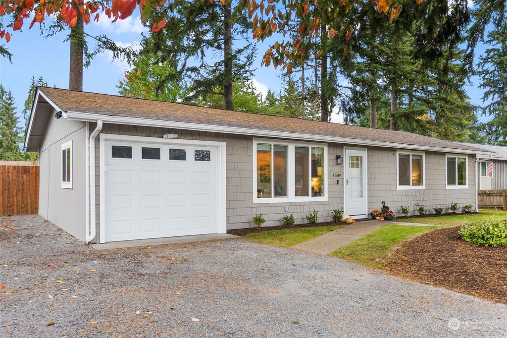 Photo of 4609 121st Place NE, Marysville, WA 98271 (MLS # 2170710)