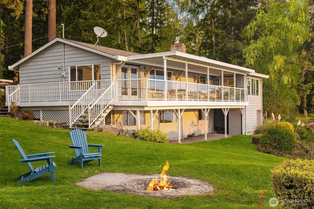 Photo of 9139 SW Bayview Drive, Vashon, WA 98070 (MLS # 2504514)