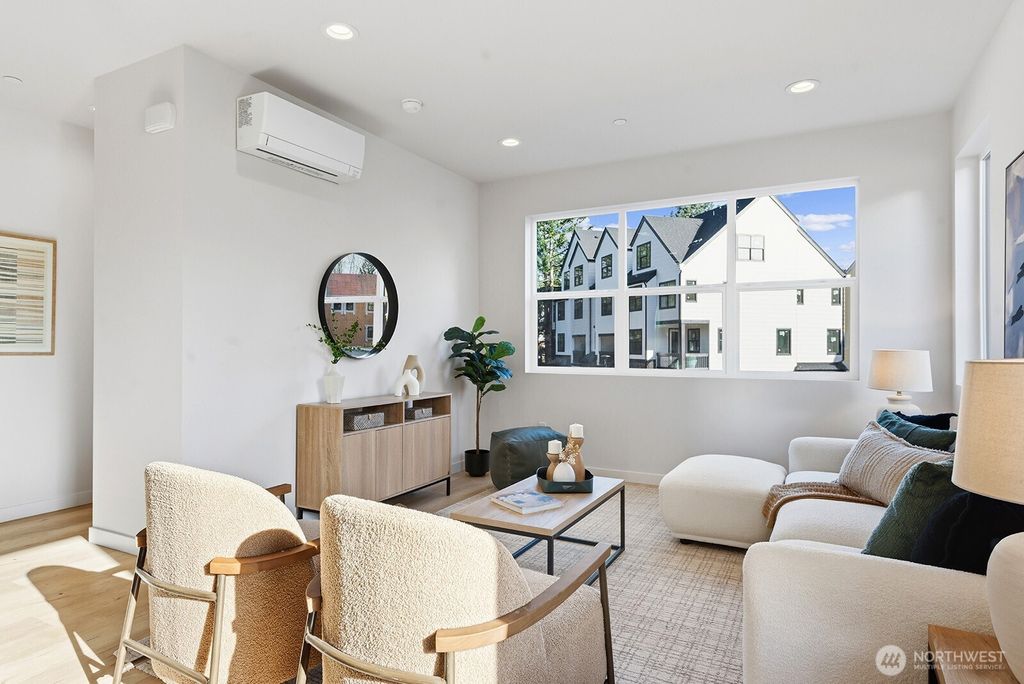 Photo of 714 Newport Way NW, Issaquah, WA 98027 (MLS # 2495866)