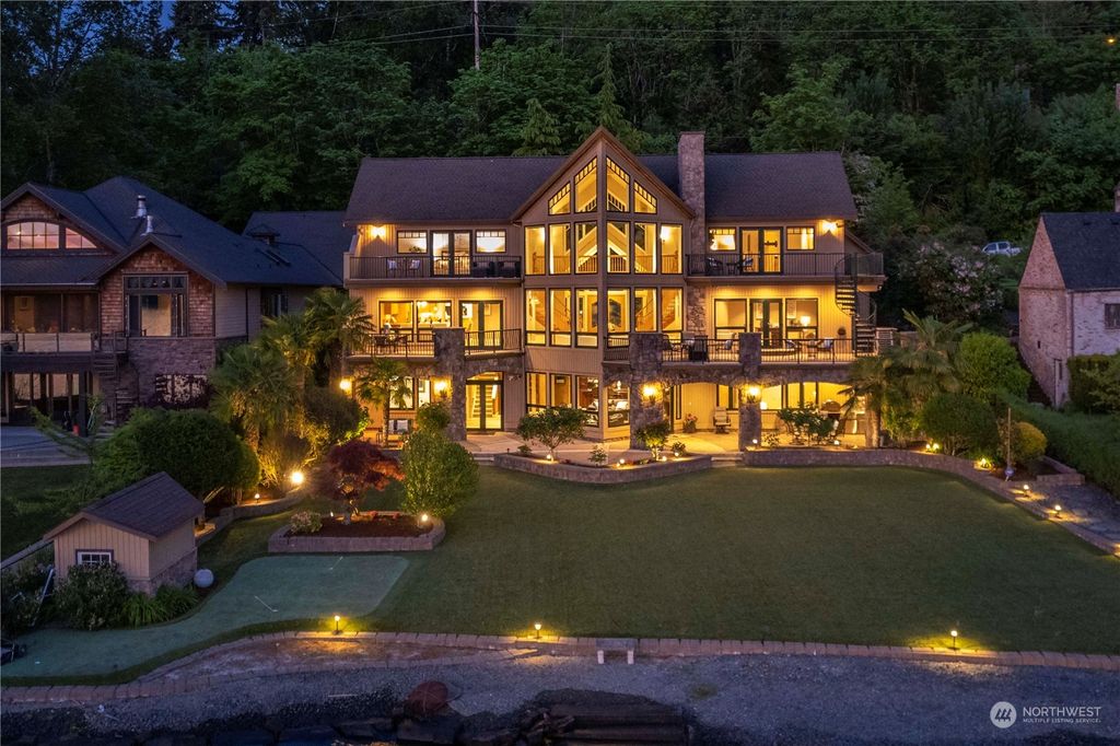 Photo of 4445 Lake Washington Boulevard SE, Bellevue, WA 98006 (MLS # 2066312)