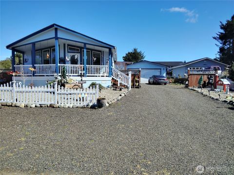 Photo of 526 Sand Dune Avenue SW, Ocean Shores, WA 98569 (MLS # 2504431)