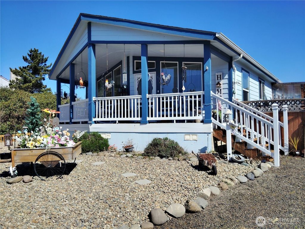 Photo of 526 Sand Dune Avenue SW, Ocean Shores, WA 98569 (MLS # 2504431)