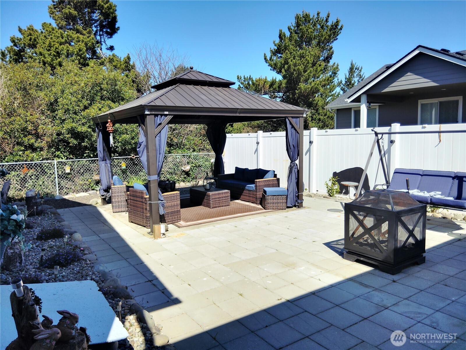 526 Sand Dune Avenue SW